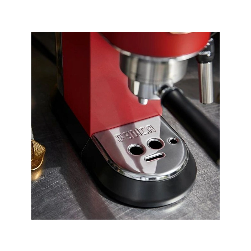 Рожковая кофеварка DeLonghi EC685.R EX:4 Холдер для кофе в чалдах, корзины для холдера, мерная ложечка, декальцинатор, инструкция