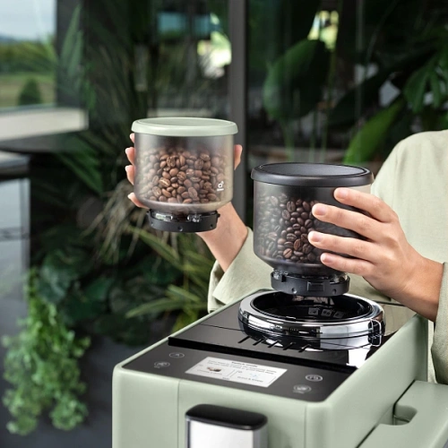 Кофемашина DeLonghi EXAM441.55.GR Сменный контейнер для зёрен (2шт.); мерная ложка; полоска для определения жёсткости воды