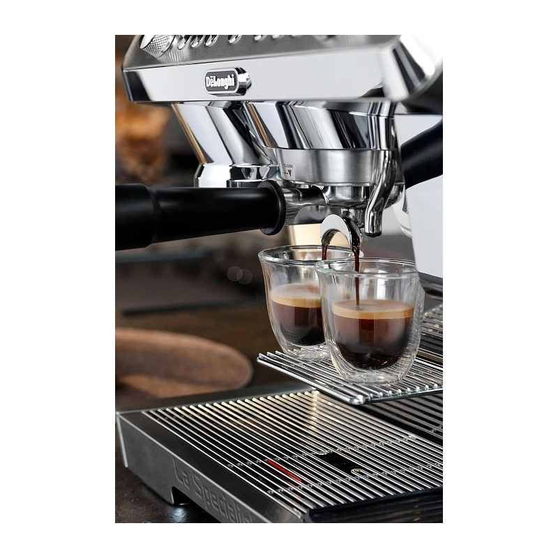 Рожковая кофеварка DeLonghi EC9885.M Кувшин для приготовления латте-крема (питчер+насадка для вспенивания молока LatteCrema Hot ), портафильтр, корзины для портафильтра (4 шт.), средство для удаления накипи, ёршик для очищения отверстий, игла для очистки 