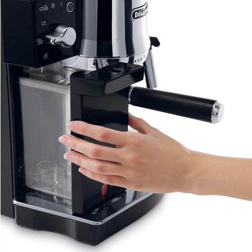 Рожковая кофеварка DeLonghi EC820.B