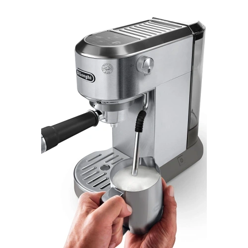 Рожковая кофеварка DeLonghi EC890.M Кувшин для молока; тэмпер; фильтр; холдер; игла для очистки паровой палочки; мерная ложечка; инструкция