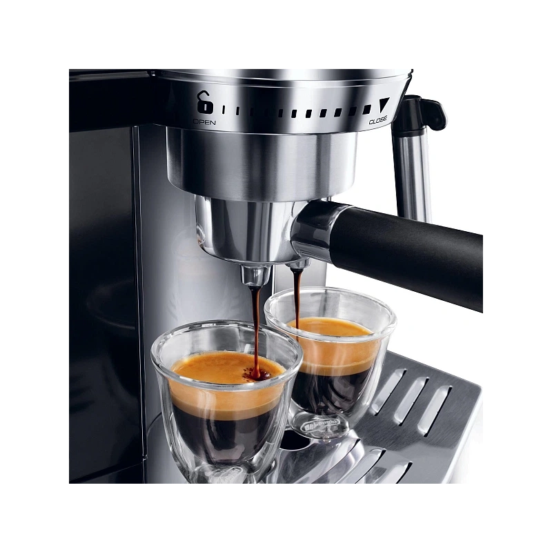 Рожковая кофеварка DeLonghi EC820.B
