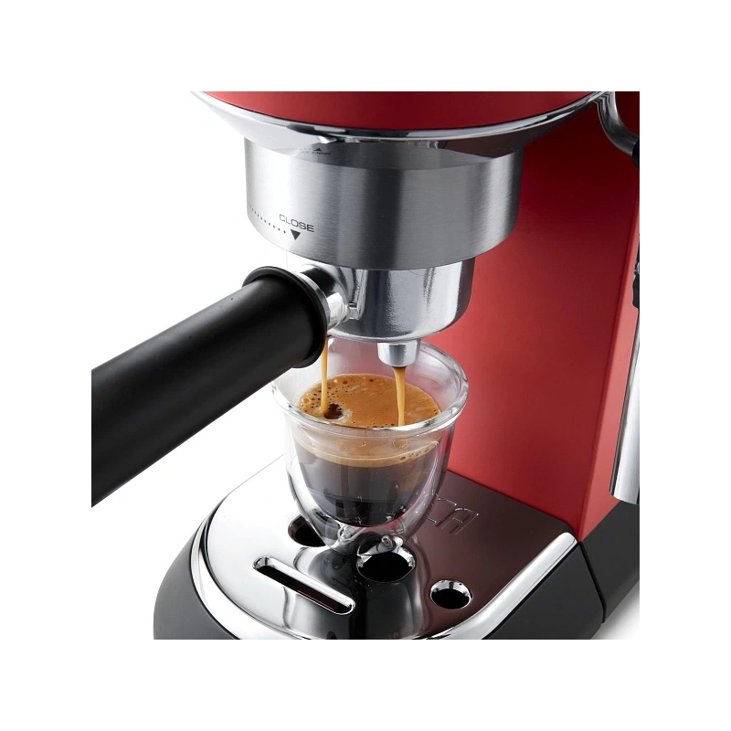 Рожковая кофеварка DeLonghi EC685.R EX:4 Холдер для кофе в чалдах, корзины для холдера, мерная ложечка, декальцинатор, инструкция