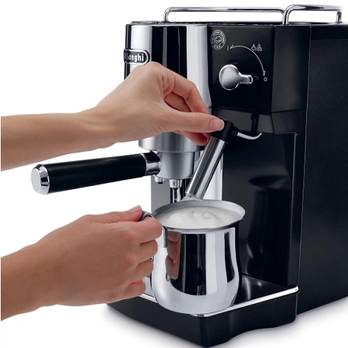 Рожковая кофеварка DeLonghi EC820.B