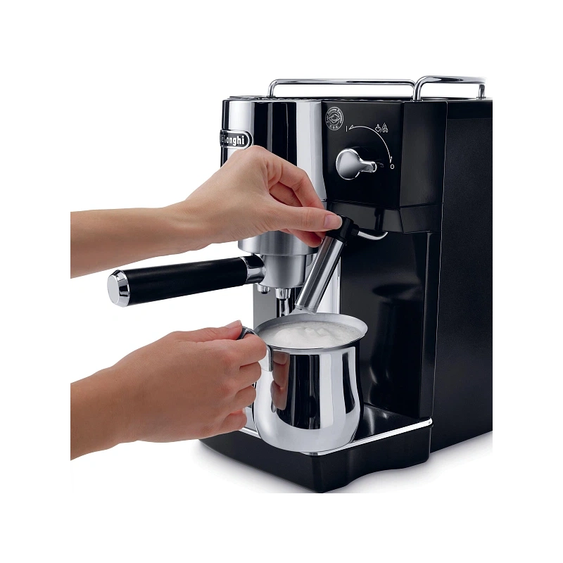 Рожковая кофеварка DeLonghi EC820.B