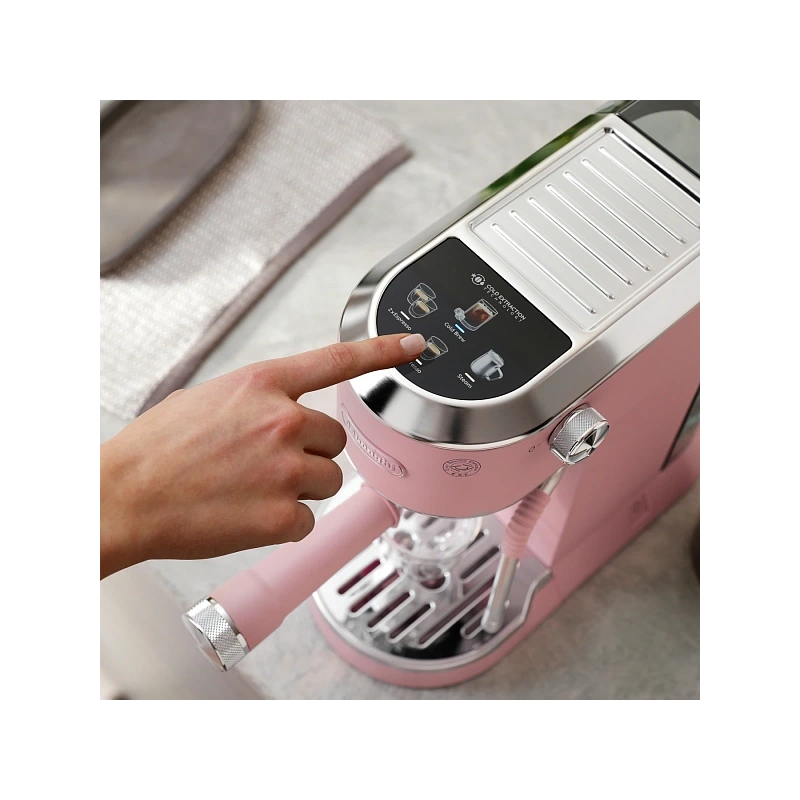 Рожковая кофеварка DeLonghi EC890.PK Кувшин для молока; тэмпер; фильтр; холдер; игла для очистки паровой палочки; мерная ложечка; инструкция