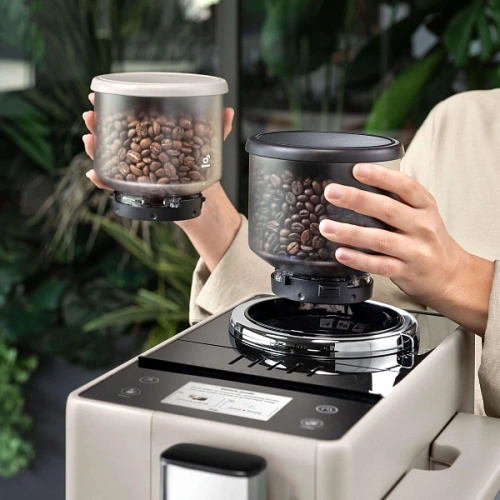 Кофемашина DeLonghi EXAM440.35.BG Сменный контейнер для зёрен (2шт.); мерная ложка; полоска для определения жёсткости воды
