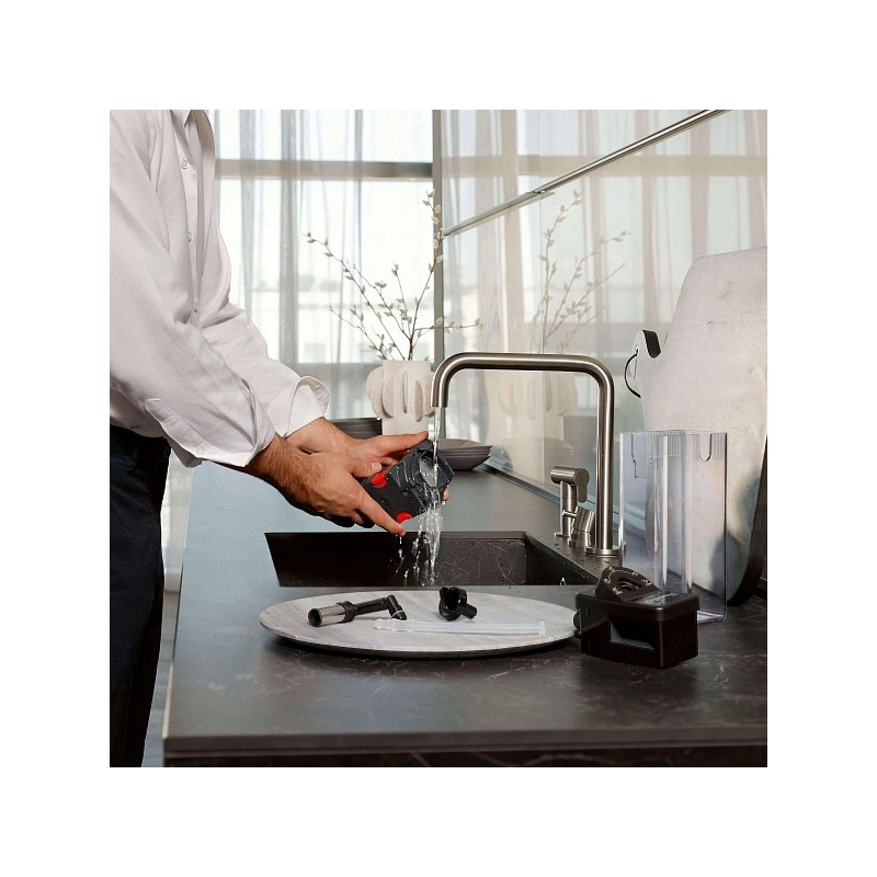 Кофемашина DeLonghi ECAM380.85.SB Графин для молока; фильтр для воды; полоска на определение жесткости воды; декальцинатор; мерная ложка; инструкция