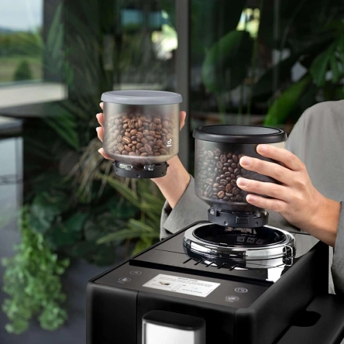 Кофемашина DeLonghi EXAM440.35.B Сменный контейнер для зёрен (2шт.); мерная ложка; полоска для определения жёсткости воды