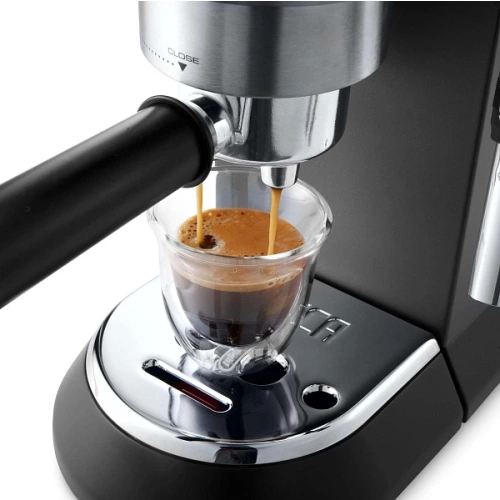 Рожковая кофеварка Delonghi EC685.BK