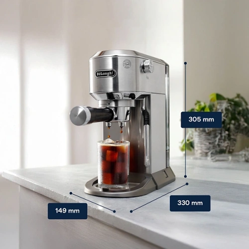 Рожковая кофеварка DeLonghi EC890.M Кувшин для молока; тэмпер; фильтр; холдер; игла для очистки паровой палочки; мерная ложечка; инструкция