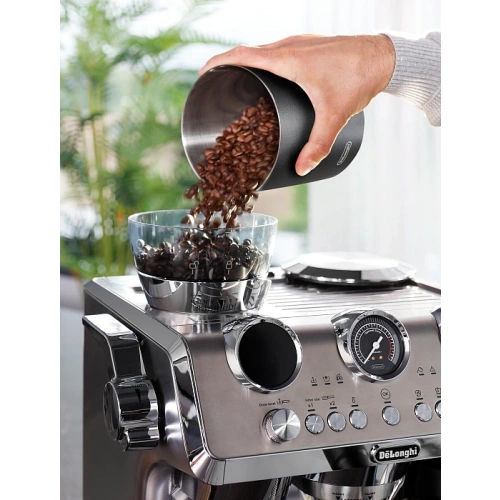 Рожковая кофеварка DeLonghi EC9885.M Кувшин для приготовления латте-крема (питчер+насадка для вспенивания молока LatteCrema Hot ), портафильтр, корзины для портафильтра (4 шт.), средство для удаления накипи, ёршик для очищения отверстий, игла для очистки 