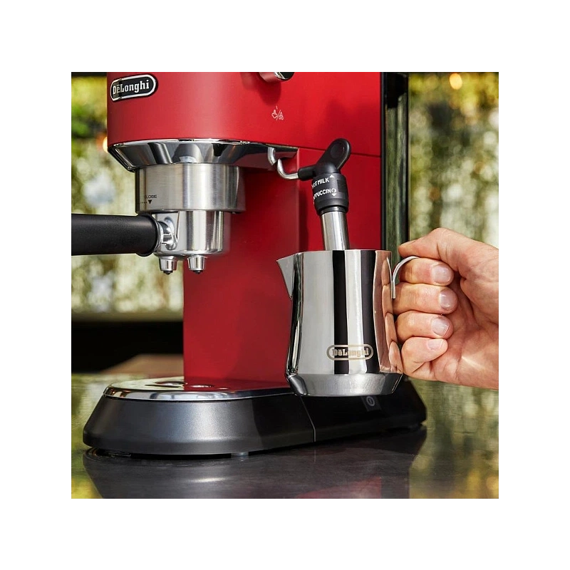 Рожковая кофеварка DeLonghi EC685.R EX:4 Холдер для кофе в чалдах, корзины для холдера, мерная ложечка, декальцинатор, инструкция