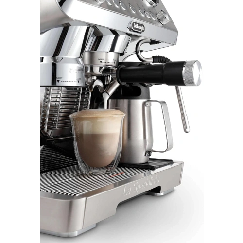 Рожковая кофеварка DeLonghi EC9885.M Кувшин для приготовления латте-крема (питчер+насадка для вспенивания молока LatteCrema Hot ), портафильтр, корзины для портафильтра (4 шт.), средство для удаления накипи, ёршик для очищения отверстий, игла для очистки 