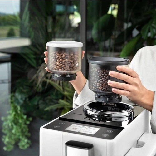 Кофемашина DeLonghi EXAM440.55.W Сменный контейнер для зёрен (2шт.); мерная ложка; полоска для определения жёсткости воды