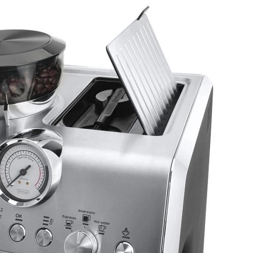 Рожковая кофеварка DeLonghi EC9155.MB Кофеварка, тэмпер, питчер(молочник), портафильтр, две корзины для портафильтра (12 мл, 25мл), подставка под чашку для приготовления эспрессо, игла и кисточка для очистки парового отверстия, декальцинатор