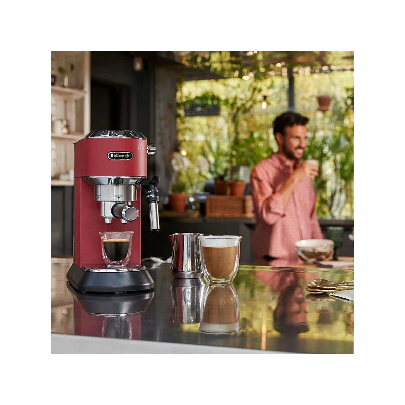 Рожковая кофеварка DeLonghi EC685.R EX:4 Холдер для кофе в чалдах, корзины для холдера, мерная ложечка, декальцинатор, инструкция