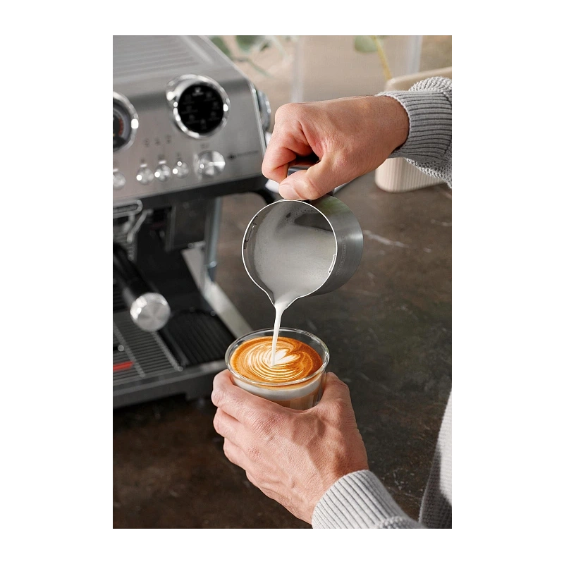 Рожковая кофеварка DeLonghi EC9885.M Кувшин для приготовления латте-крема (питчер+насадка для вспенивания молока LatteCrema Hot ), портафильтр, корзины для портафильтра (4 шт.), средство для удаления накипи, ёршик для очищения отверстий, игла для очистки 