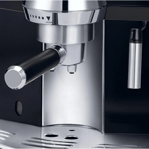Рожковая кофеварка DeLonghi EC820.B