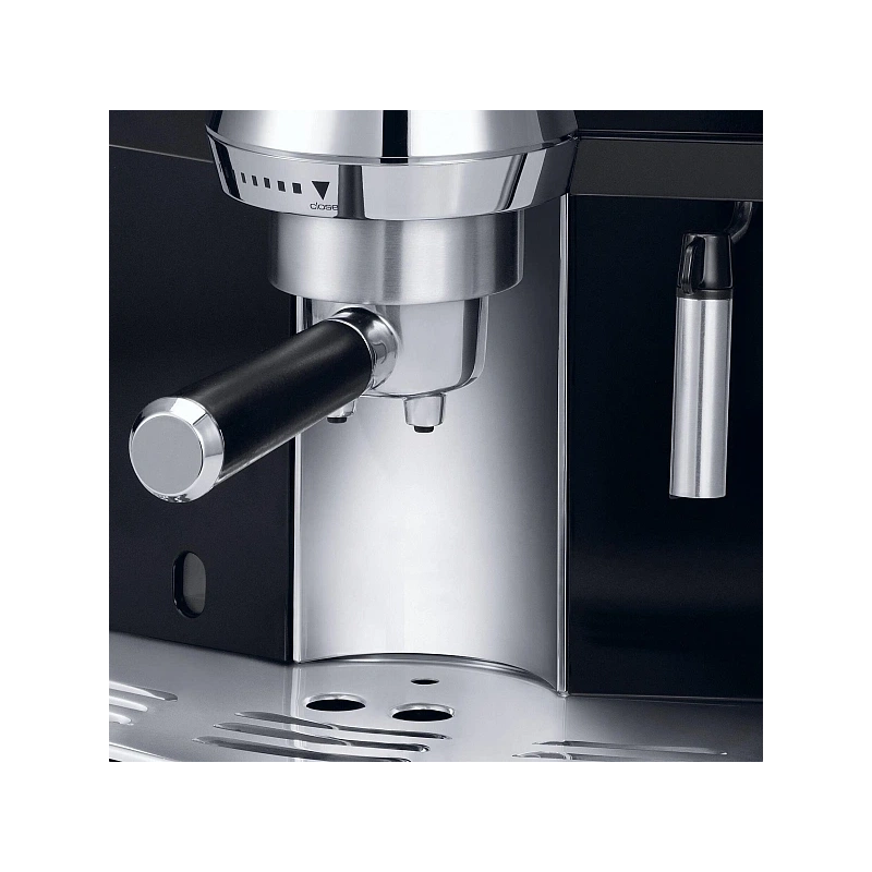 Рожковая кофеварка DeLonghi EC820.B
