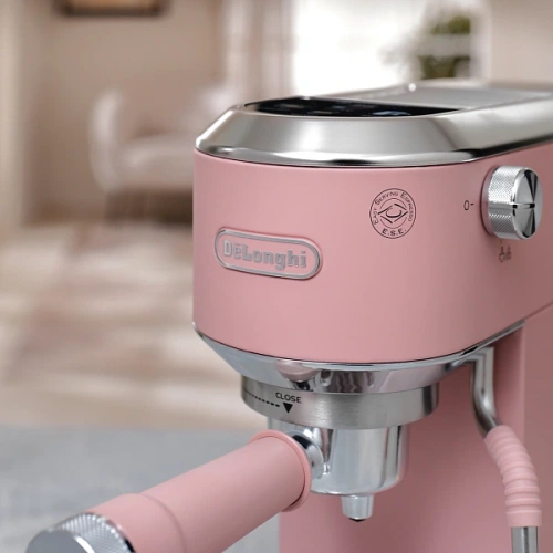 Рожковая кофеварка DeLonghi EC890.PK Кувшин для молока; тэмпер; фильтр; холдер; игла для очистки паровой палочки; мерная ложечка; инструкция